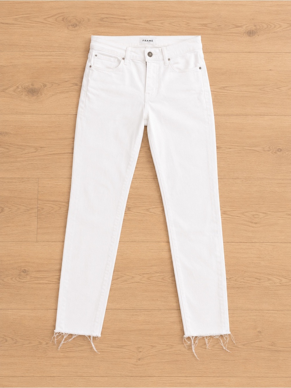 Frame Denim White Cropped Ankle Jeans with Frayed Hem